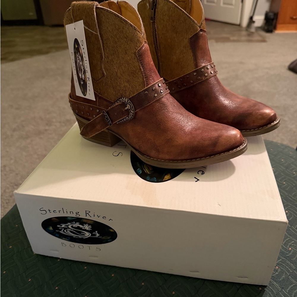 Sterling River Tan and Brown Ankle Boots with Short Zipper
